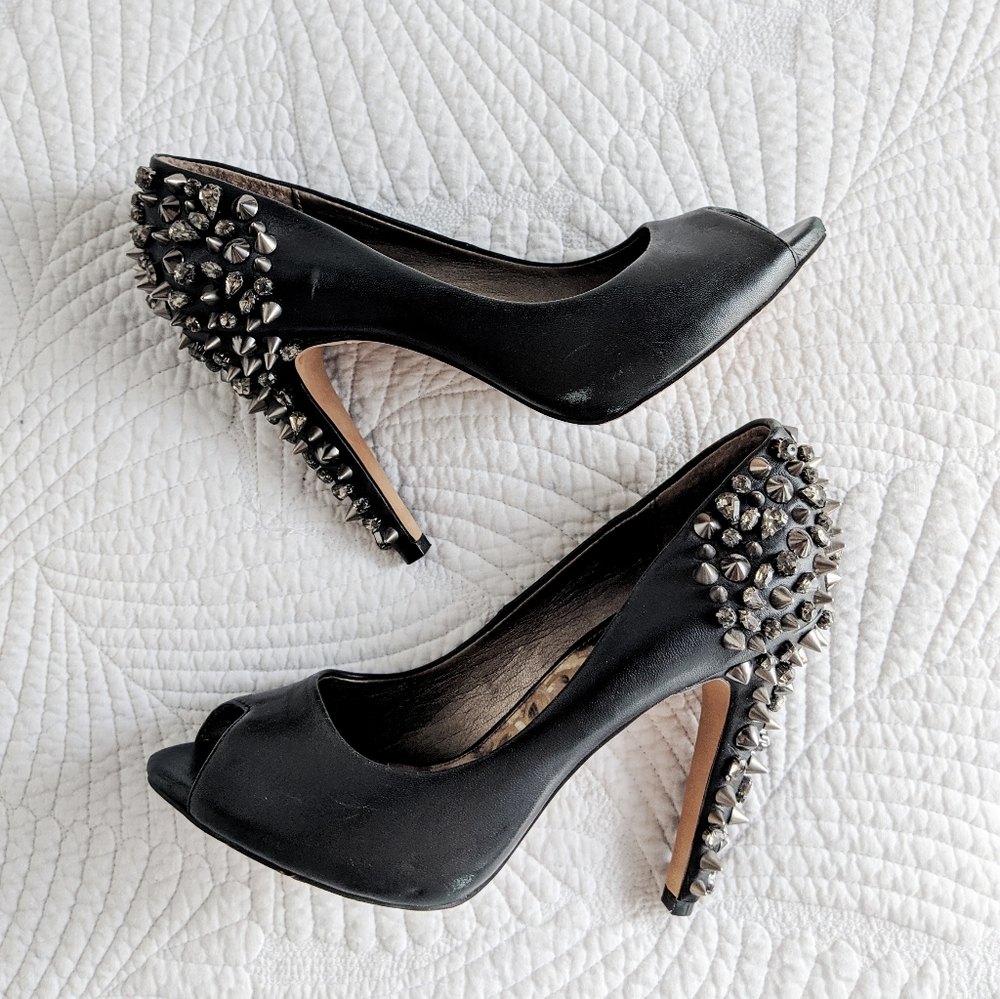 NWOT - Sam Edelman Lorissa pumps - leather studs